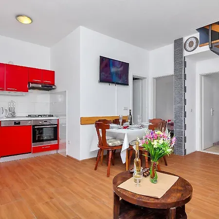 Дом отдыха Nadea - With Private Pool Макарска