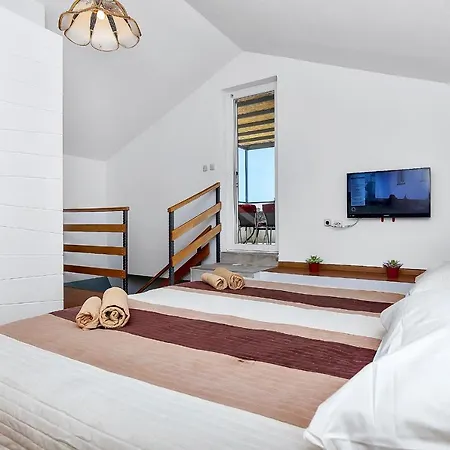 Semesterbostad Nadea - With Private Pool