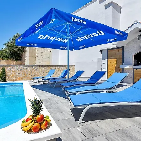Nyaraló Nadea - With Private Pool Makarska