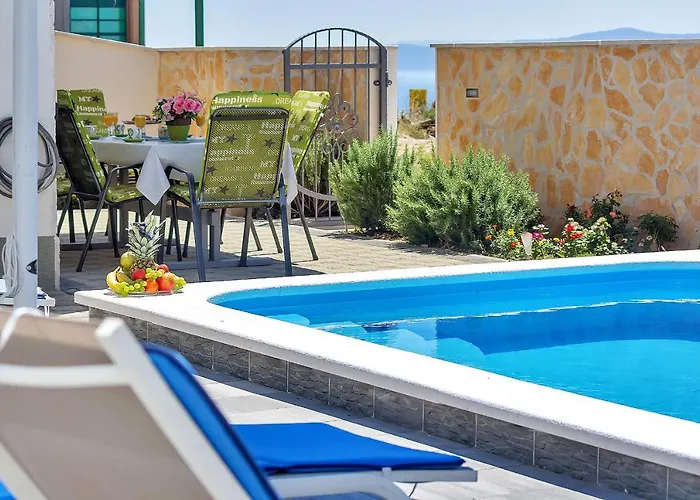 Nadea - With Private Pool Будинок відпочинку Макарська