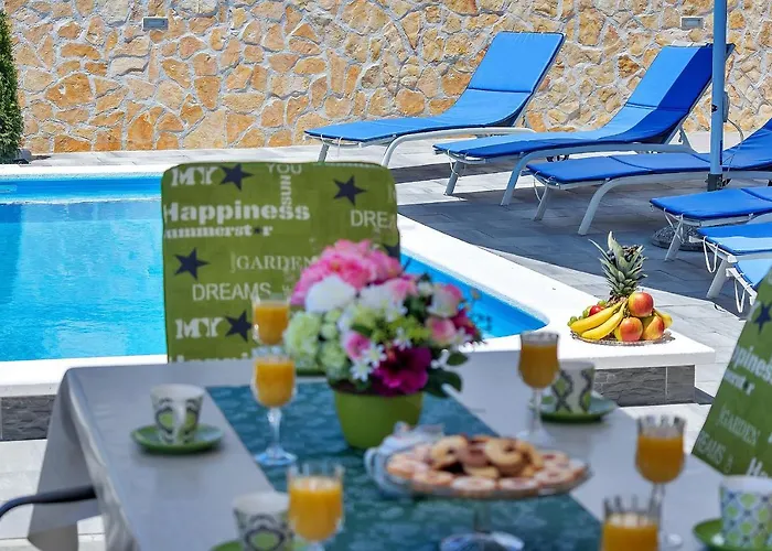 Nadea - With Private Pool Будинок відпочинку *