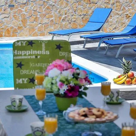 Nadea - With Private Pool 度假居 *